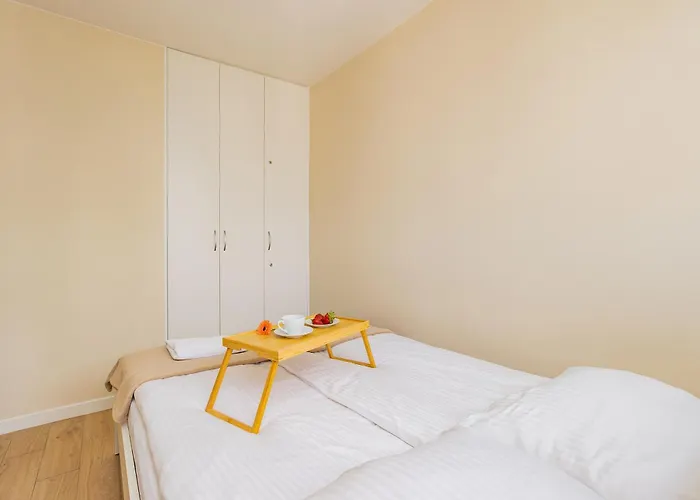 Shortstaypoland Zelazna B162